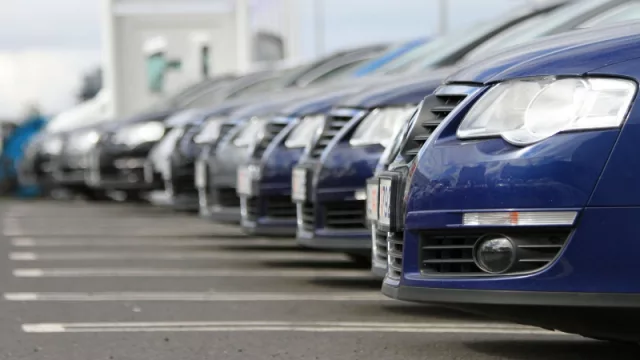 Caen los patentamientos y crece el amor por los autos usados en Neuquén