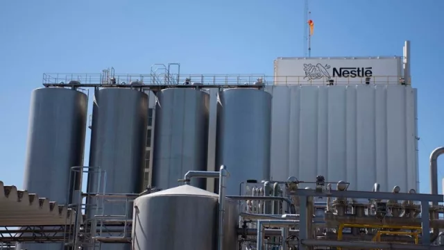 Nestlé se mete en la producción de leche líquida (inauguró una nueva línea en su planta de Villa Nueva)