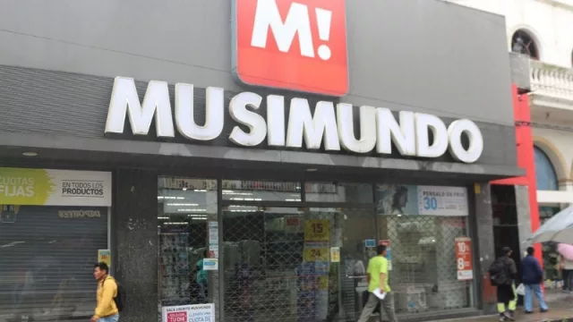 Forbes: Argentina al borde del “colapso económico”