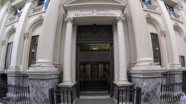 El BCRA comprará hasta u$s 75 millones diarios para sostener al dólar en febrero