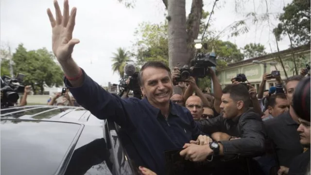 Bolsonaro logró un holgado triunfo, pero debe ir a ballottage con Haddad
