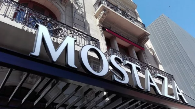 Mostaza prepara su apertura en Bahía Blanca