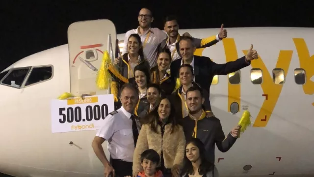 Flybondi celebró los 500.000 pasajeros transportados en 8 meses de operación (hoy viene Julian Cook)