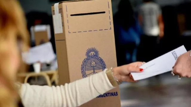 Investigación sobre familias argentinas que migran: ¿A qué candidatos votarían?