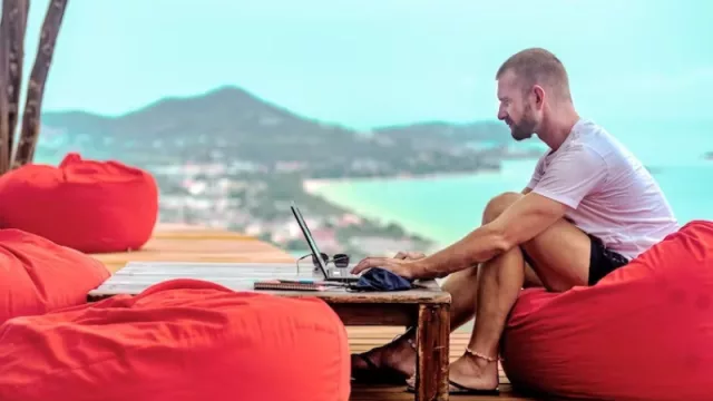 ‘Trabacaciones’ sí, pero requieren responsabilidad (pros y contras del workation)