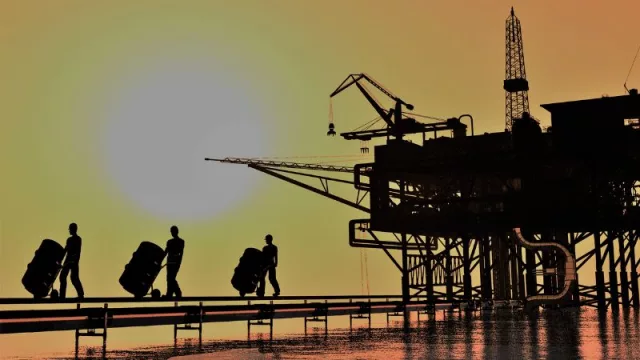 Mientras el precio del petróleo está cayendo (¿qué pasa con los combustibles en UY?)