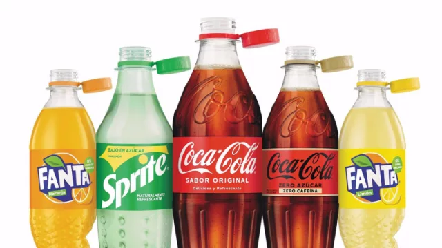 Coca-Cola apuesta por botellas con el tapón adherido (evita que se separen y facilita el reciclado)