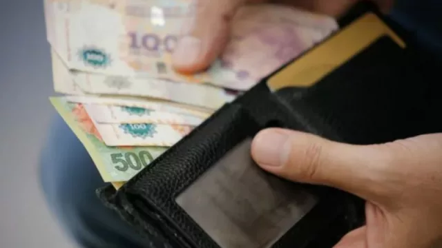 Sueldos: cuál debería ser el salario mínimo para no perder ante la inflación y conservar el poder adquisitivo