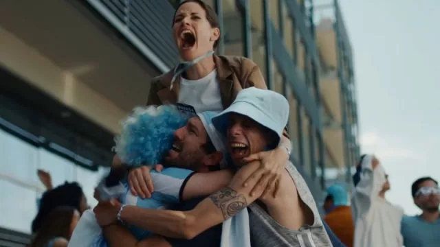 Publicidades del Mundial: el abrazo seguro de Naranja X (asistencia legal en Qatar)