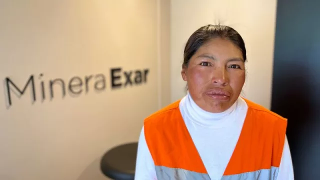 Antonia Mamaní, de Minera Exar, galardonada como mujer minera del año por Panorama Minero