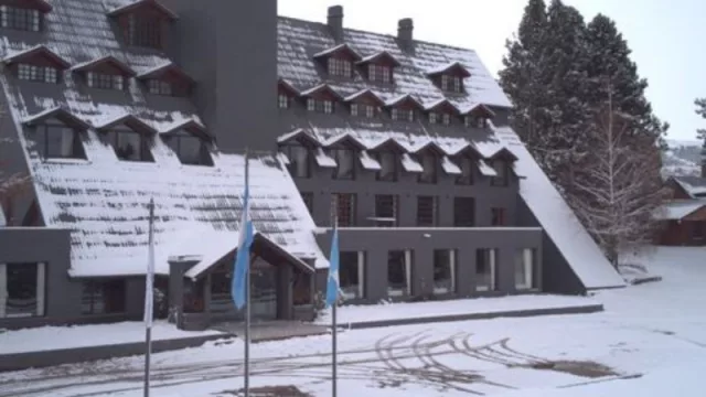 No solo Messi suma hoteles: Amérian abre uno más en la Patagonia (así es el Amérian Gran Aluminé Hotel)