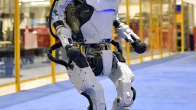 Atlas: el prototipo humanoide de Boston Dynamics hoy es una realidad asombrosa (¿da miedo o da esperanza?)