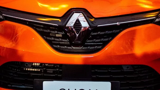 El rombo pone primera y llega a UY con un clásico renovado (ya rueda el nuevo Renault Clio V)