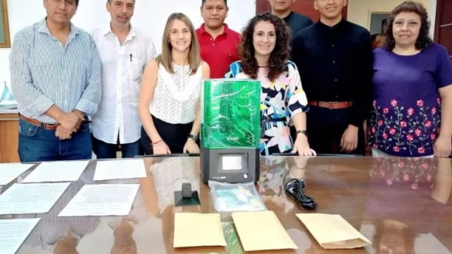 Estudiantes de la FI ganadores (del Concurso Nacional de Innovaciones) por el proyecto “Visión dispositivo de estimulación visual”