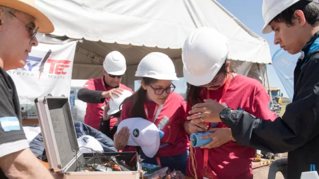 Estudiantes técnicos de Salta construirán satélites y los lanzarán en un cohete (continúan en la competencia CANSAT Argentina)