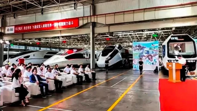 Habemus tren: Morales autorizó la puesta en marcha de la dupla en la pista de pruebas de CRRC