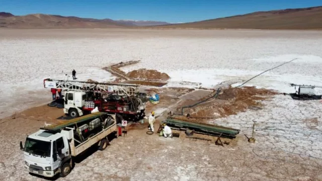 Lithium Energy comienza la perforación en el pozo 7 de Solaroz