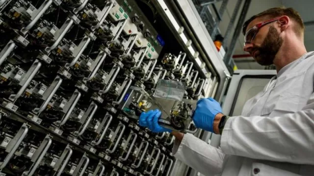 Litio del NOA: Argentina comenzó el desarrollo local de un insumo crítico para las baterías de litio