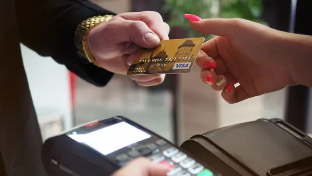 Promueven proyectos para regular el uso seguro de tarjetas de crédito y débito