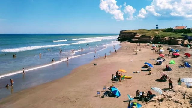 Las olas y el viento, cada vez más lejos: la quincena promedia los US$ 2.000 en la costa argentina