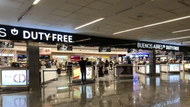 Free shops: explotó la venta de productos importados en Ezeiza a dólar oficial, ¿qué conviene comprar?