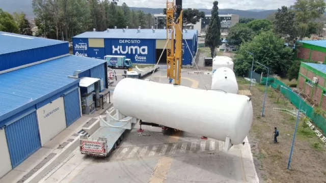 Arribaron más tanques cisternas en Jujuy para aumentar el servicio de agua potable ( de 50 mil, 100 mil y 150 mil litros)