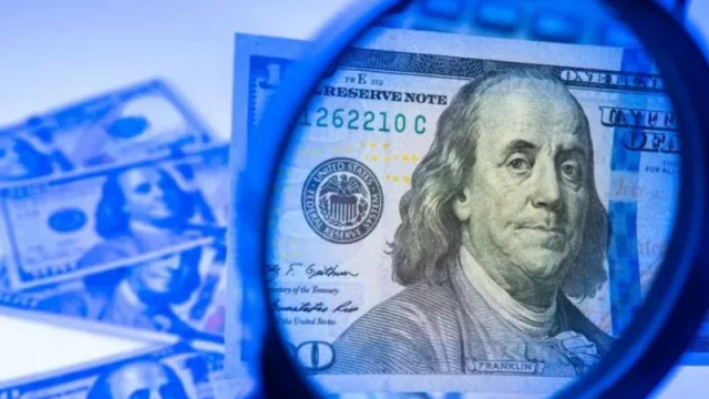 Cambian el dólar oficial, turista, tarjeta y ahorro: ¿a cuánto se van?