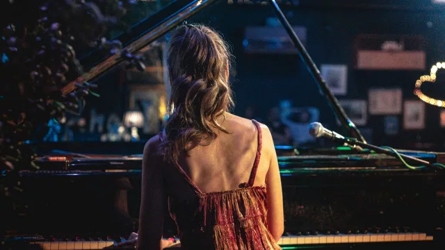 Serú y Piazzola, juntos (interpretados por Julieta Iglesias): “Córdoba suena a Serú y Piazzola” en viernes 5