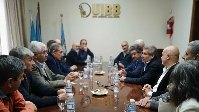 La UIBB y senadores bonaerenses analizan Vaca Muerta y la crisis del agua