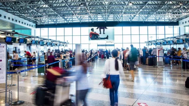 Los vuelos 'low cost' entre Reino Unido y España se encarecen un 30% de media para verano (según Mabrian)