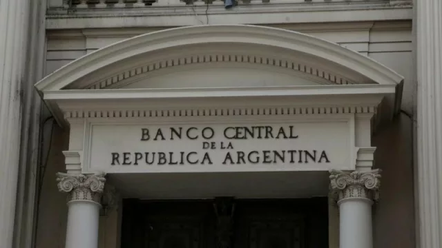 El Banco Central volvió a bajar la tasa de interés y la fijó en el 40% anual