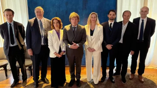 Javier Milei busca fortalecer la inversión extranjera durante su visita a París