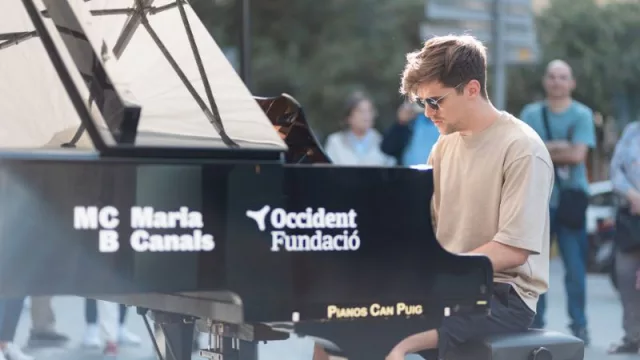 “Tu ciudad se llena de pianos” llenará de música las calles de Girona (la iniciativa promueve la divulgación y la práctica universal de la música a través de la participación ciudadana)