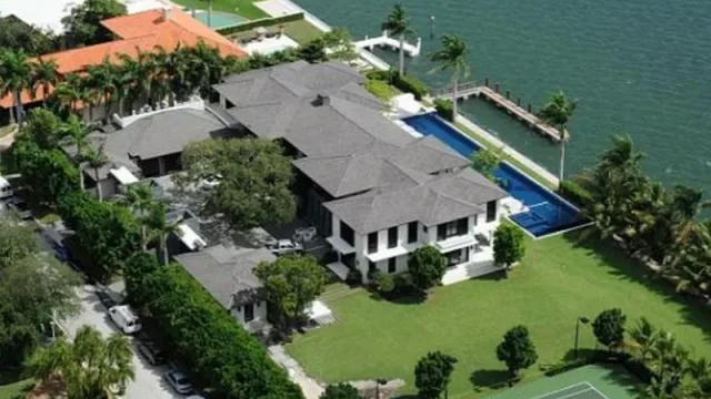 Enrique Iglesias en Miami: de ícono pop a empresario millonario (50 años de éxitos y transformación)