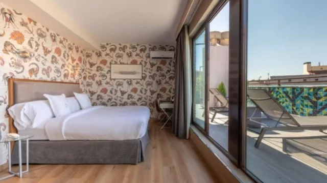 Dormir frente al Palacio Real, una experiencia de lujo (historia, lujo y gastronomía se dan cita en un hotel ideal para quienes que buscan algo más que una habitación)