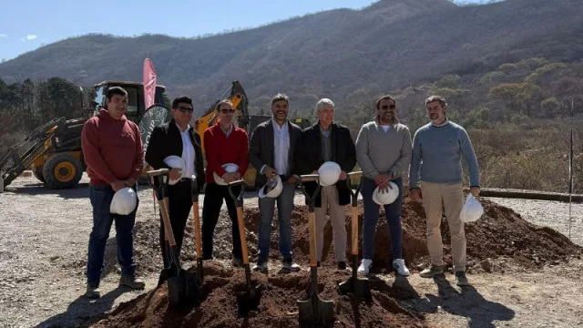 La construcción de UCAMP ya está en marcha (entusiasmo y expectativa en la “primera palada”)