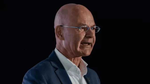 El regreso del ‘sabio operativo’: ¿por qué en 2026 las marcas millonarias recuperan a los +50 y crean el ‘Head of Culture’?