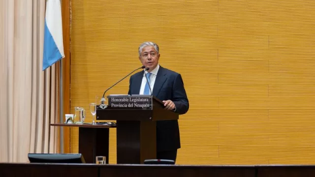 Rolando Figueroa acelera la agenda de Vaca Muerta y viaja a eventos clave para atraer inversiones