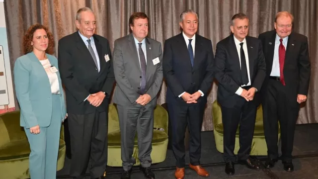 Vaca Muerta define su hoja de ruta global con foco en inversiones, GNL y competitividad