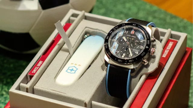 Victorinox lanzó en Argentina un reloj de edición limitada que vale exactamente lo que cuesta: un gol (y lo presentó en El Correo)