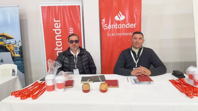 La banca se acerca a la minería: Santander llegó a Tolar Grande para fortalecer a los proveedores