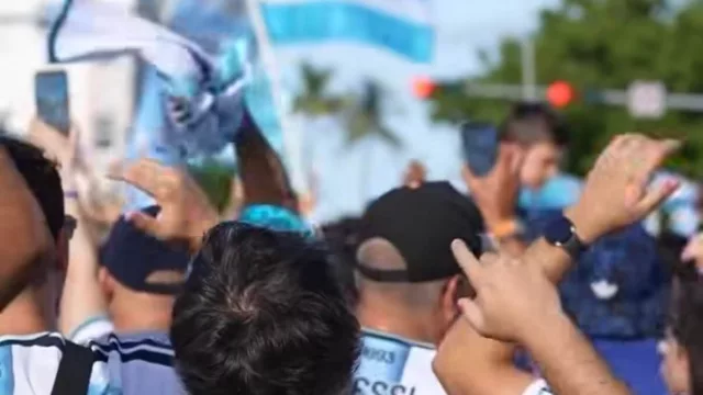 Argentina, literalmente, invade Miami (y lo dicen todos los medios de Miami), con más de 55.000 fans colman las calles