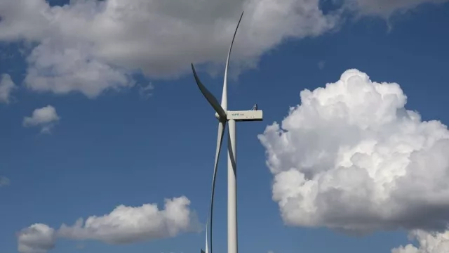 Moody's mejoró la calificación de empresas energéticas y destacó el crecimiento de las energías renovables en Argentina