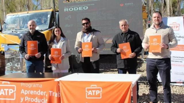 Empresas proveedoras formarán operadores de grúas e hidrogrúas para la minería en Iglesia