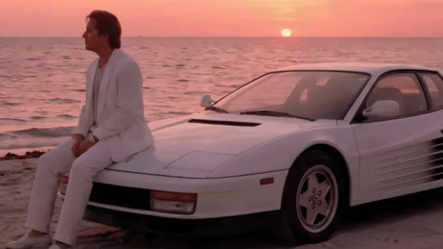 Miami Vice: la biblia estética que redefinió el neuromarketing de los 80 (fotos-app y la nostalgia del Brand Confort)